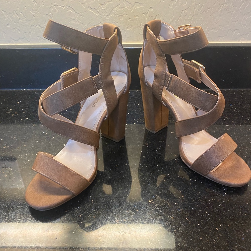 Dream Pairs - Gamila - Size 8.5 - Tan